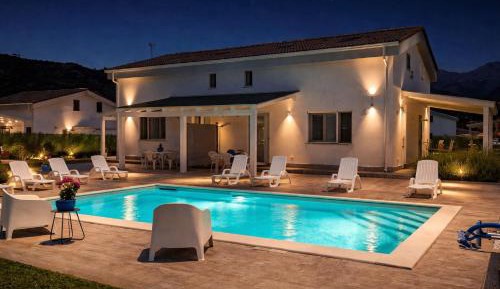 Apartment with Pool View 