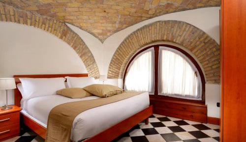 One-Bedroom Apartment (4 Adults)