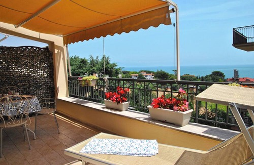 Formia House | Dinky Home Air-conditioned Penthouse With sea View Terrace