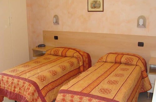 Genzano di Roma Hotel | Villa Robinia