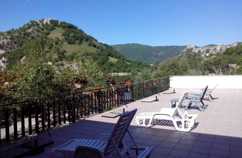 Castel di Tora Hotel | Hotel Turano