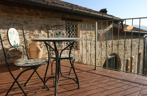 Tizzano Val Parma House | Sacreterre Room & Breakfast