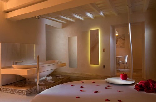 Rione III Colonna Hotel | SUITE SISTINA FOR BRAVE LOVERS