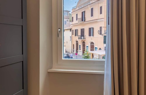 Tivoli House | Mom Apartment Rooms&Suites