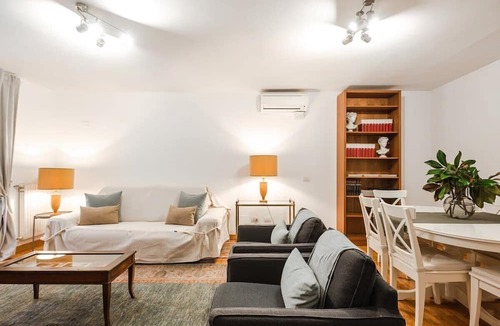 Rione VIII Sant'Eustachio Apartment | New Listing: La Magnolia, A/C, Balcony, Office, Piazza Navona/Spanish Steps