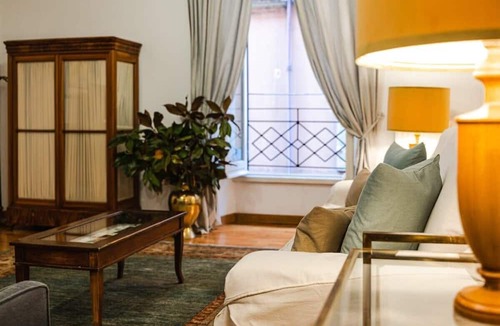 Rione VIII Sant'Eustachio Apartment | New Listing: La Magnolia, A/C, Balcony, Office, Piazza Navona/Spanish Steps