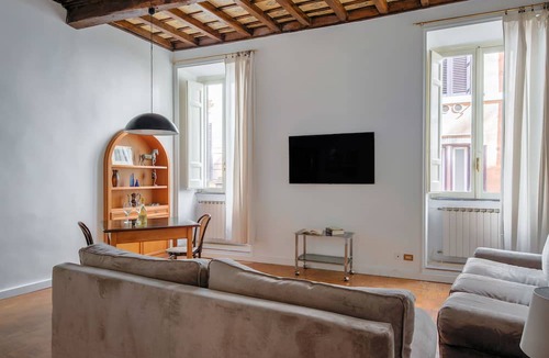 Rione V Ponte Apartment | NAVONA ART GALLERY APARTMENT