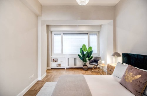 Rione VII Regola Apartment | Spacious Luxury Family Home - 6 AC/WIFI/Heating/Elevator
