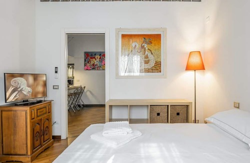 Careggi Rifredi Apartment | GuestHost - Comfortable 55 sqm apartment, located on the ground floor of a renovated period building, for 4 people. The accommodation is located in a residential area, equipped with all the main services and well connected to the historic centre, which c