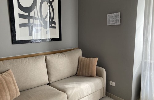 Rome City Centre Apartment | Where contemporary comfort meets Roman charm/Few steps to Trevi Fountain!