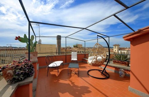 Rione III Colonna Apartment | TreasureRome Spanish Steps Penthouse