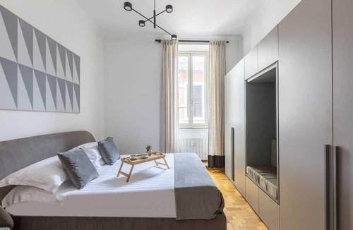 Rione IV Campo Marzio Apartment | We are in the most elegant and prestigious district of Rome, because Via Bocca di Leone is a side street of the world-famous Via Condotti, where you can find the most important haute couture fashion boutiques and jewelry stores, and n