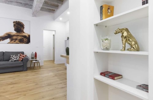 Historic Center Apartment | GetTheKey San Vitale Apartment