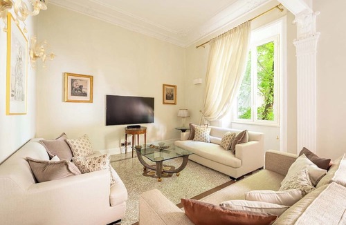 Prati Apartment | Perfect Elegant Living All Amenities Finest Quality Furnishings a/c Washer Wifi