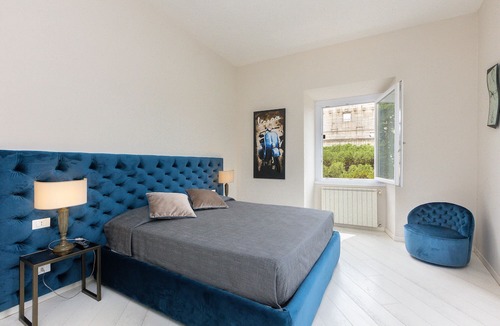 Monti Apartment | Amazing 2-bedrooms apartment in front of the Colosseo