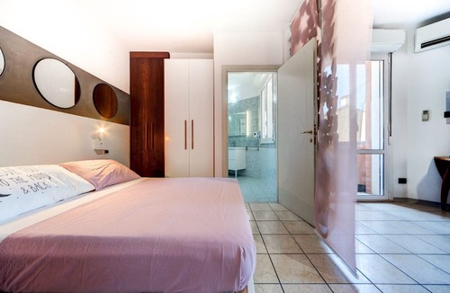 San Donato-San Vitale Apartment | Massarenti 14 a Porta S. Vitale by Wonderful Italy