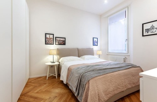 Historic Center Apartment | GuestHost - Bologna Piazza del Nettuno Apartment
