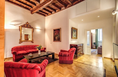 Rione II Trevi Apartment | Spacious apartment, three bedrooms, three private bathrooms at the Fountain