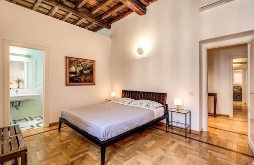 Rione II Trevi Apartment | Spacious apartment, three bedrooms, three private bathrooms at the Fountain