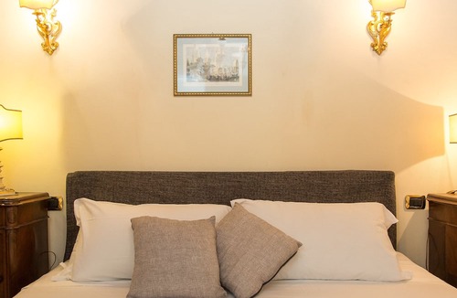 Rione XI Sant'Angelo Apartment | Apartment in Via dei Falegnami