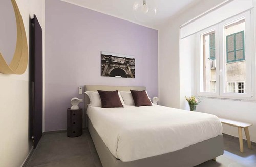Rione XVI Ludovisi Apartment | The apartment is located on the 1st floor (with elevator) of a residential building built in the 19th century in Via Marche. It was completely renovated in 2018 using high-quality materials. The design is minimalist and modern. The interior design vers