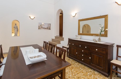 Rione XVIII Castro Pretorio Apartment | Large apartment located on Via Milazzo, a short walk from Termini Station