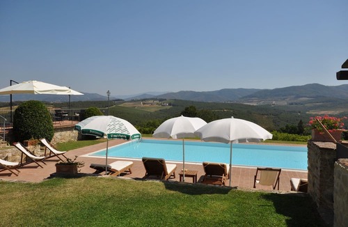 San Casciano in Val di Pesa Apartment | Lovely apartment for 4 people with A/C, WIFI, pool, TV and pets allowed, close to Greve In Chianti
