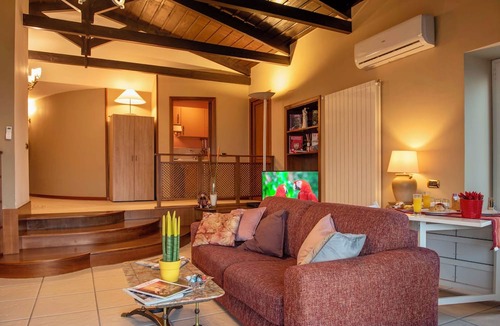 Arenella Apartment | King Suite with Panoramic Jacuzzi, Terrace, Kitchen, and 2 Bedrooms