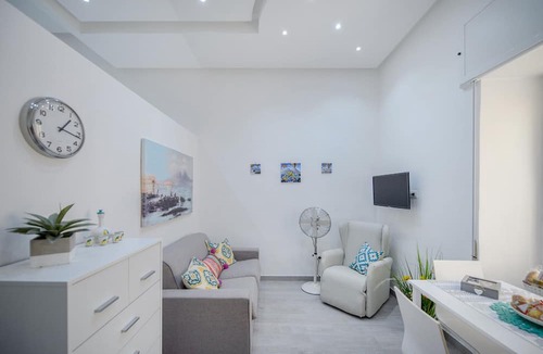 Vomero Apartment | Vomero, close to Metro 1, bars restaurants and shopping ☀️JOLI MIRANDA Apartment
