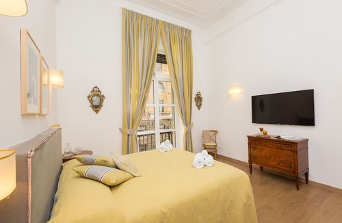 Rione II Trevi Apartment | Prestigious Apartment at Via Barberini