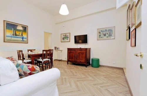 Rione III Colonna Apartment | Apartment for 4 people near stylishly furnished Spanish Steps, smartphone