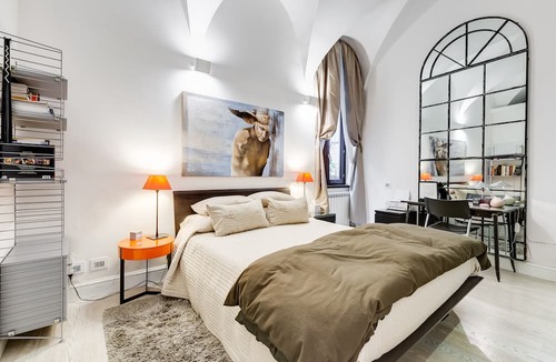 Rione III Colonna Apartment | Stunning Apartment With Private Garden