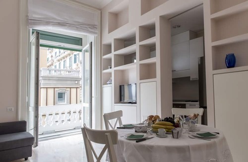 Santa Lucia Apartment | Luxury San Carlo apartment in the heart of Naples with sea view