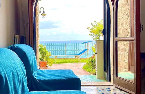 Praiano Apartment | Apartment overlooking the sea with private terrace, private access to the sea.