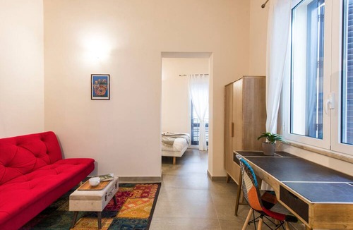Centro Storico Apartment | Santa Cecilia Apartment 6A by Wonderful Italy