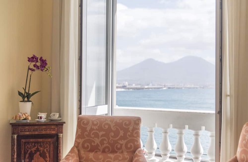 Santa Lucia Apartment | Luxurious apartment in the center of Naples with breathtaking views of Vesuvius