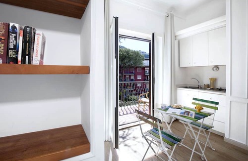 Sorrento Historic Centre Apartment | AMORE RENTALS - Carmela Apartment with Shared Pool and Air Conditioning