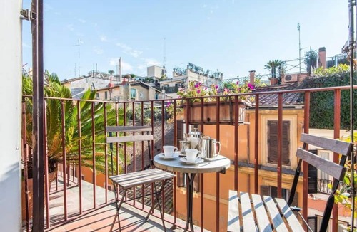 Rione III Colonna Apartment | Luxury Spanish Steps Terrace