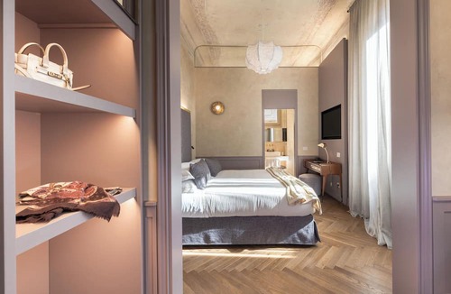 Santa Maria Novella Apartment | 2BR Brand New Premiere Central Location Deluxe Palazzo Monument View