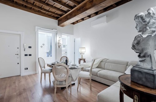 Rione IV Campo Marzio Apartment | Phenomenal 3-bedroom apartment with balcony & bathtub in the heart of Rome