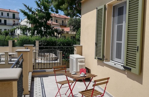 Pisa City Centre Apartment | Charming retreat with terrace over Pisa's hidden gardens