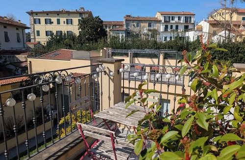 Pisa City Centre Apartment | Charming retreat with terrace over Pisa's hidden gardens