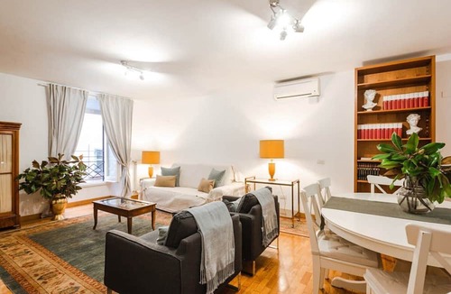 Rione VIII Sant'Eustachio Apartment | Modern Flat in Historic Rome Center