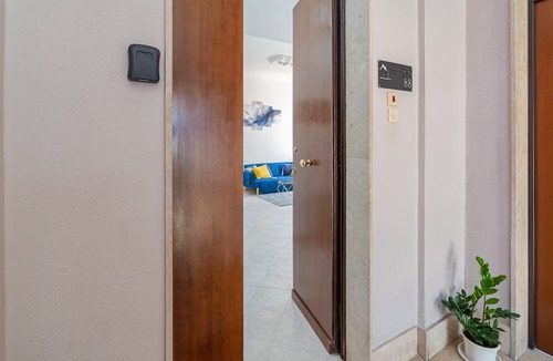 Santa Lucia Apartment | Apartment 'Trinacria Home 88' with Sea View, Wi-Fi and Air Conditioning