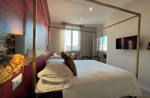 Sallustiano Apartment | Your home in Rome 4 Rooms & 4 Elements Spacious penthouse for 12 guests