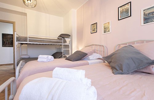 Quartiere XX Ardeatino Apartment | Apartment with three bedrooms and three bathrooms for families and groups of friends