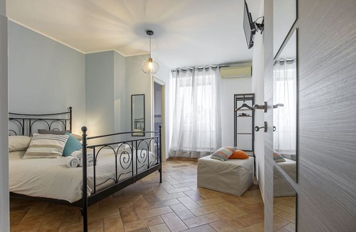 Quartiere XX Ardeatino Apartment | Apartment with three bedrooms and three bathrooms for families and groups of friends