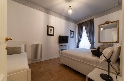 Rione XVI Ludovisi Apartment | Toscana 6 - FromHometoRome