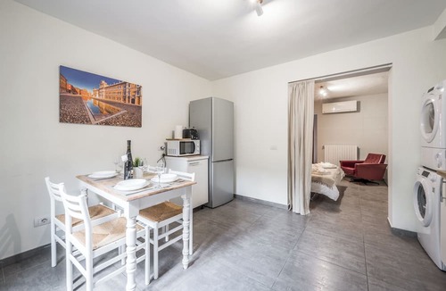 San Faustino-Madonnina-Quattroville Apartment | [DOWNTOWN MODENA WITH PARKING AND SMALL GARDEN] AT THE MULEIN