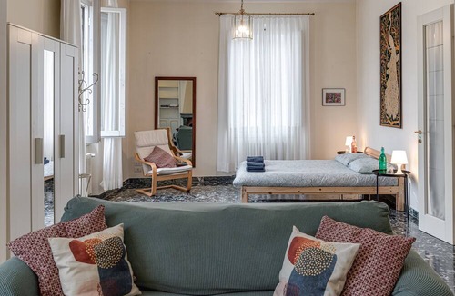 Santa Croce Apartment | Apartment 'Giotto Palace' with Balcony, Wi-Fi and Air Conditioning